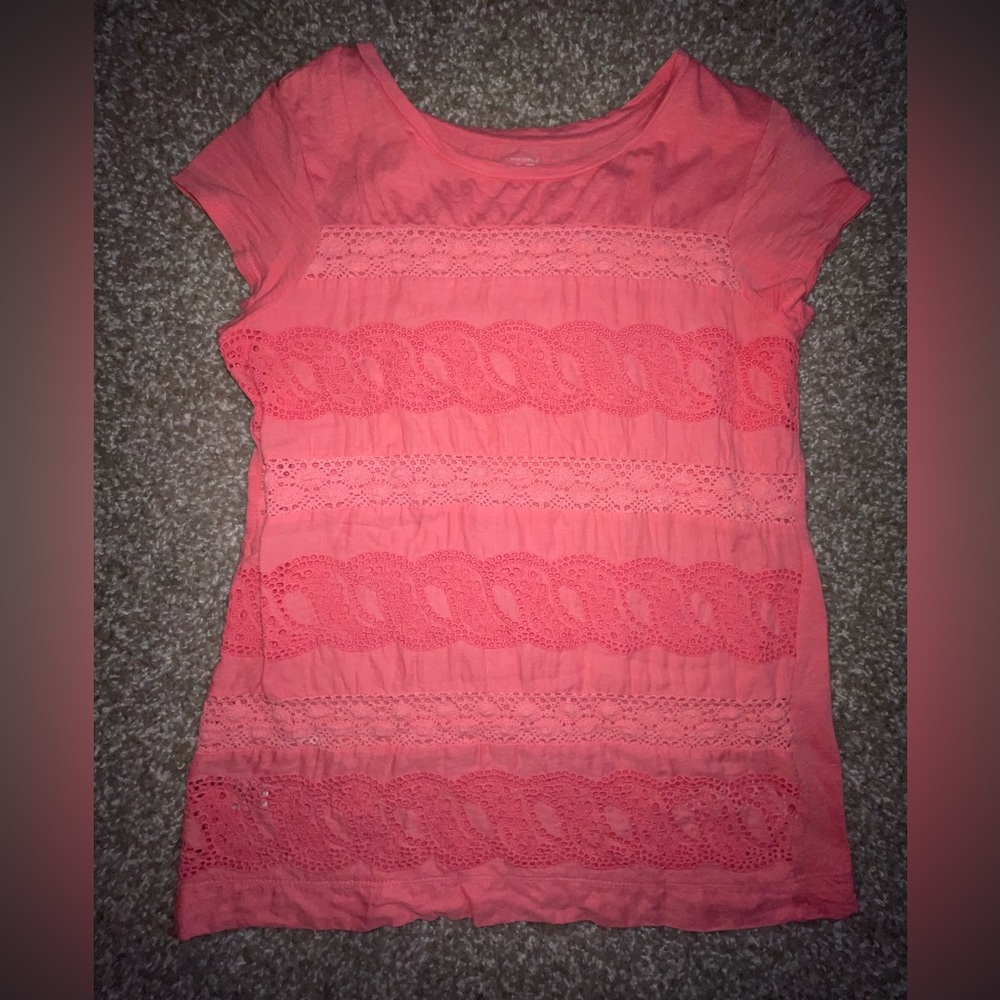 Loft eyelet pink colored shirt sleeve t-shirt!